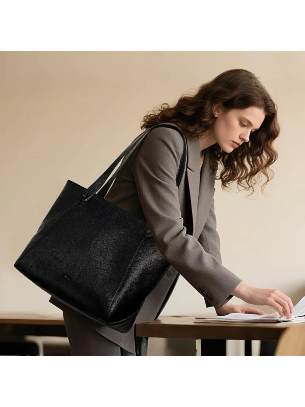 Women Z1-black  Leather Shoulder Satchel Laptop Compartment Bag
